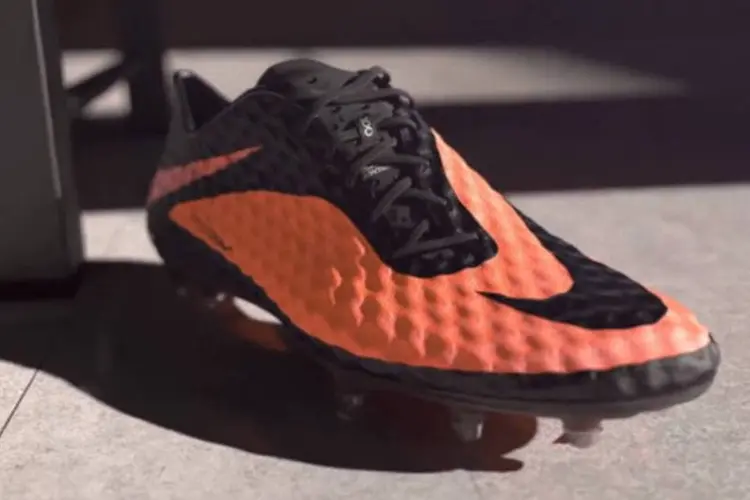 Trecho do vídeo da Nike que promove o seu novo modelo de chuteira, a Hypervenom (Reprodução)