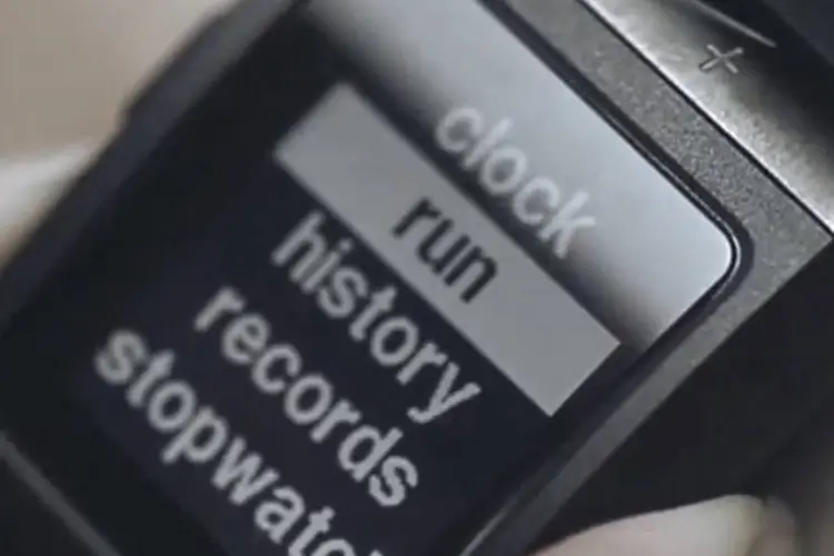 Relógio Nike  em vídeo promocional: na corrida interativa, cada categoria possui um gráfico como referência (Reprodução)