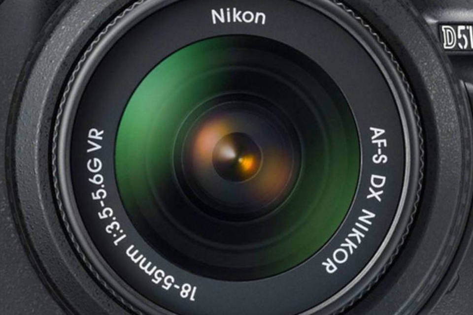 Nikon presenteia fã no Facebook com câmera