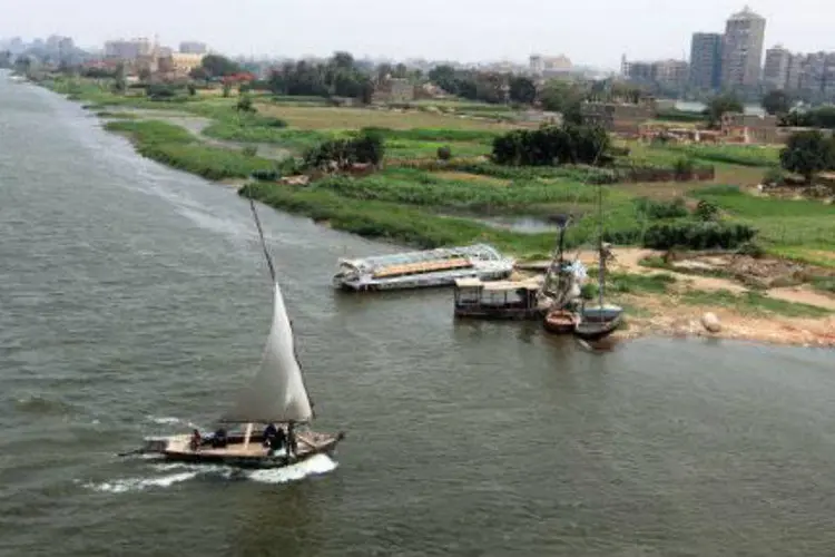 Rio Nilo: a Etiópia começou a desviar as águas do Nilo azul em 2013 para construir um reservatório de 6.000 megawatts, o maior da África quando as obras terminarem (AFP/ Khaled Desouki)