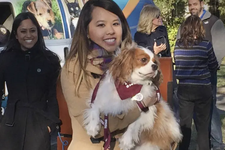 A enfermeira de Dallas tratada por Ebola e seu cão, Bentley: neste sábado, Nina Pham reencontrou seu "melhor amigo",  após o cão passar as últimas 3 semanas em quarentena sendo monitorado em busca do vírus mortal (Reuters)