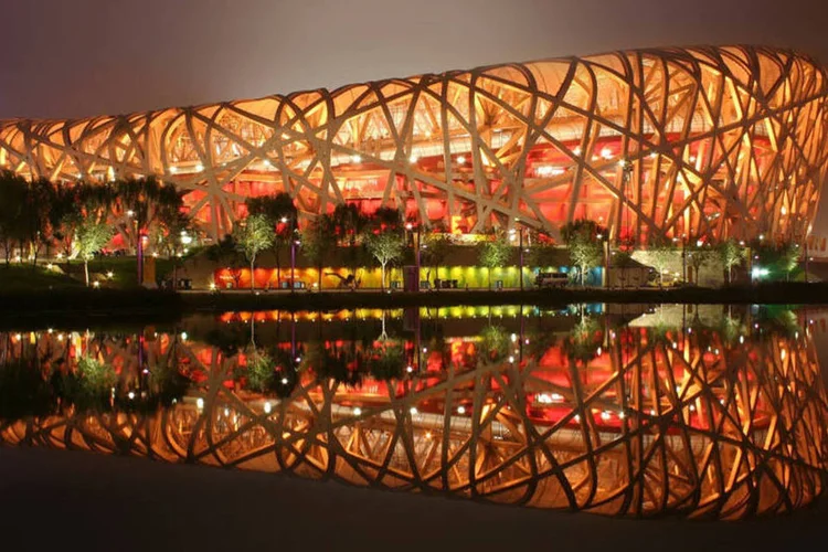 O Estádio Nacional de Pequim, o Ninho de Pássaro, com engenharia da Arup: empresa está contratando no Brasil (Wikimedia Commons)
