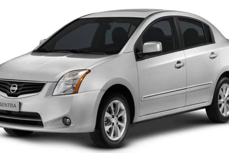 Segundo a Nissan, pode ocorrer queda de tensão, o que causaria danos ao módulo (Divulgação)