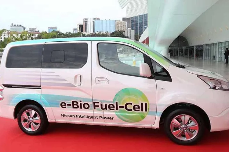 
	E-bio: ve&iacute;culo el&eacute;trico movido a c&eacute;lula de combust&iacute;vel de bioetanol promete autonomia superior a 600 km.
 (Divulgação Nissan)
