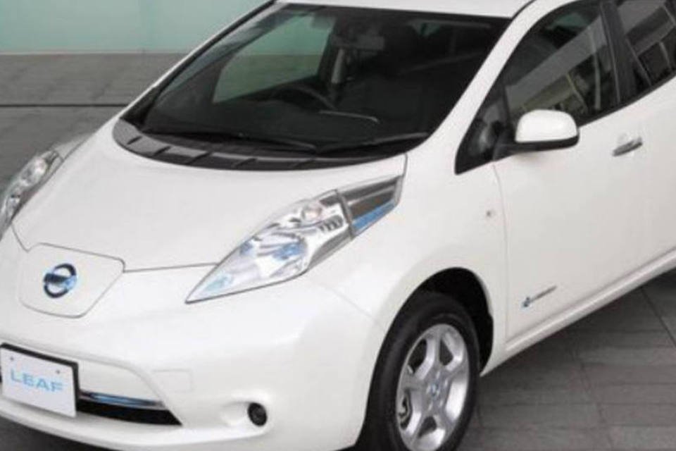 Nissan lança Leaf 2013 no Japão