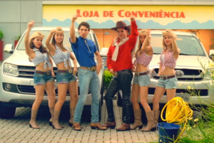 Nissan Frontier: comercial filmado na caçamba das picapes concorrentes (Divulgação/Nissan)