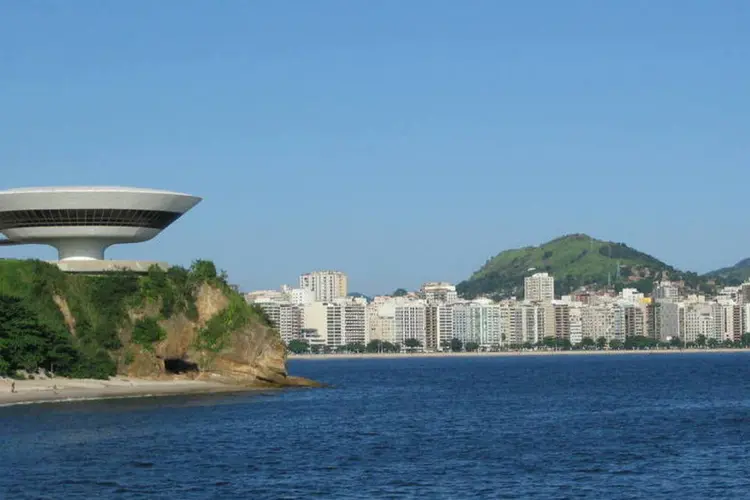 
	Vista da cidade de Niter&oacute;i, no Rio: regi&atilde;o concentra 21 munic&iacute;pios que somam 11,9 milh&otilde;es de habitantes
 (Wikimedia Commons/Phx)