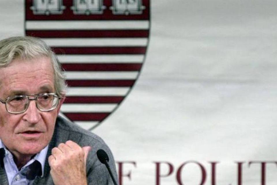 CIA teve arquivos secretos sobre Noam Chomsky, diz FP
