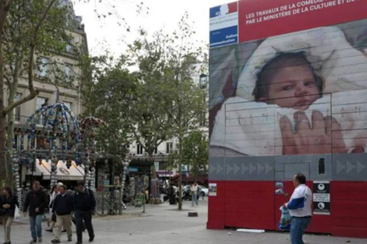 
	Grafite em Paris feito pelo grupo Nobulo: as obras buscam devolver o espa&ccedil;o p&uacute;blico aos moradores
 (Divulgação/Facebook)