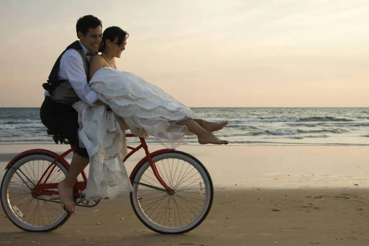
	Casamento feliz e barato: d&aacute; para casar na crise econ&ocirc;mica com trocas simples
 (Thinkstock/ Ron Chapple studios)