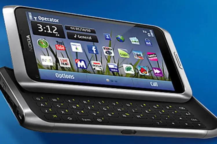 Smartphone Nokia E7: o preço médio do iPhone, da Apple, é mais de sete vezes o dos aparelhos da Nokia  (Divulgação)