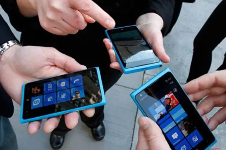 
	Smartphones Lumia: o ataque mostra que a estrat&eacute;gia da Nokia n&atilde;o &eacute; bater de frente com os modelos top de linha presentes no mercado, como o iPhone
 (Divulgação)