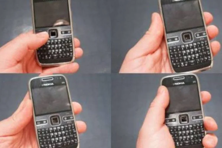 Manual ilustrado mostra posições mais comuns para segurar celular e diz que nenhuma tem falha de captação de sinal