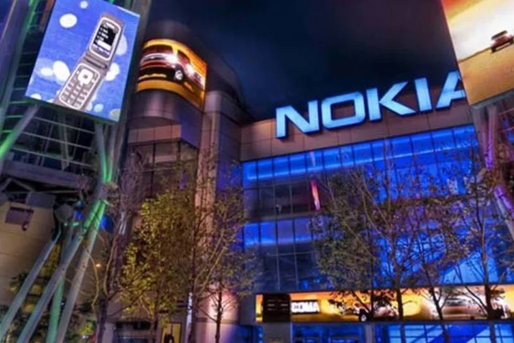 
	Fachada de predio da Nokia: os mais recentes cortes fazem parte do plano anunciado em junho para cortar 10 mil empregos mundialmente
 (Stuck in Customs)