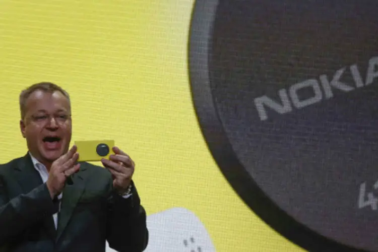
	Stephen Elop: A capacidade da Nokia para competir no mercado mundial de smartphones &eacute; cada vez mais questionada, com sua participa&ccedil;&atilde;o em torno de 3%, muito atr&aacute;s da Samsung e da Apple
 (Shannon Stapleton/Reuters)