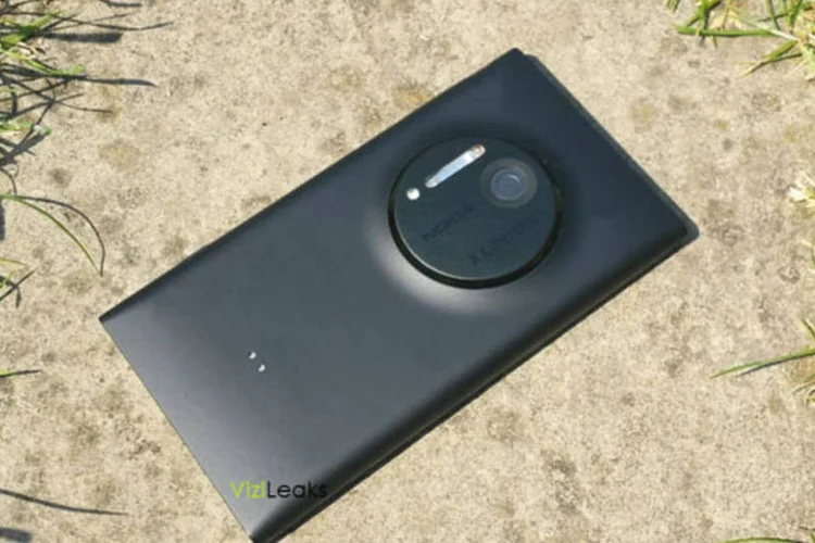 
	Suposto Nokia EOS aparece em imagens que circularam pela internet. Dispositivo poder&aacute; vir com c&acirc;mera PureView de 41 MP
 (Vizileaks)