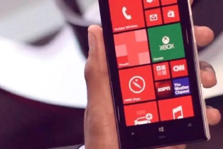 
	A tela do Lumia 928, novo smartphone da Nokia, mede 4,5 polegadas
 (Reprodução)