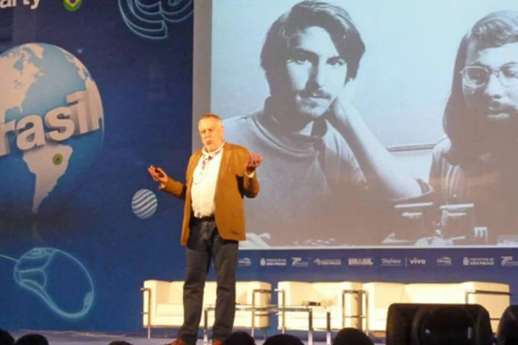 Nolan Bushnell: em palestra na sexta edição da Campus Party, pai do Atari lembrou da passagem de Jobs pela empresa. "Sinto falta dele", afirmou (Gabriela Ruic/ EXAME.com)