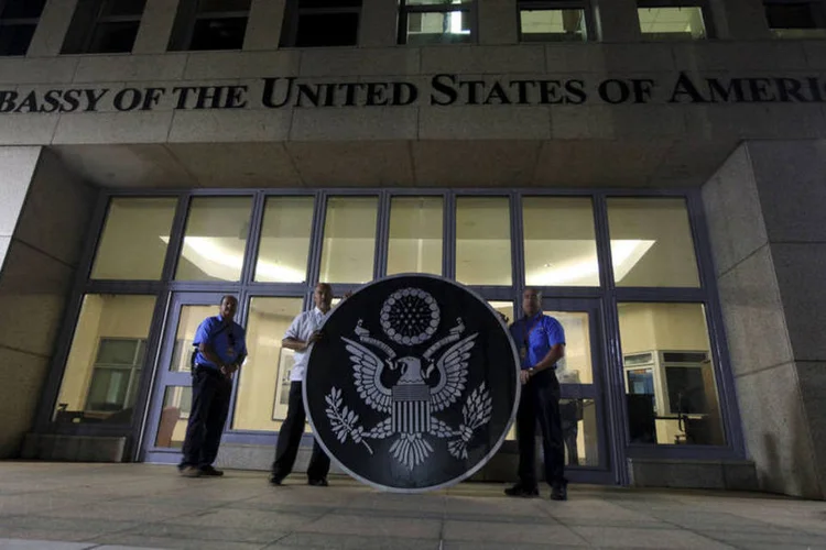 
	Pr&eacute;dio da embaixada americana em Havana: at&eacute; hoje o edif&iacute;cio n&atilde;o continha o cartaz que indicava sua categoria de embaixada e nem a bandeira americana, que ser&aacute; i&ccedil;ada hoje
 (Reuters/ Enrique De La Osa)