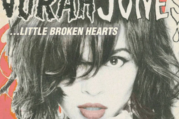 Capa do novo disco de Norah Jones teve inspiração no cartaz do filme "Mudhoney" (1965) (Divulgação)