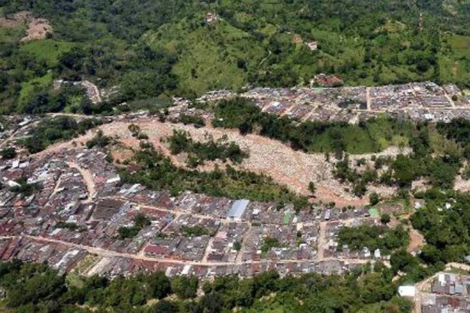 Brasileiro e canadense desaparecidos após queda de avião