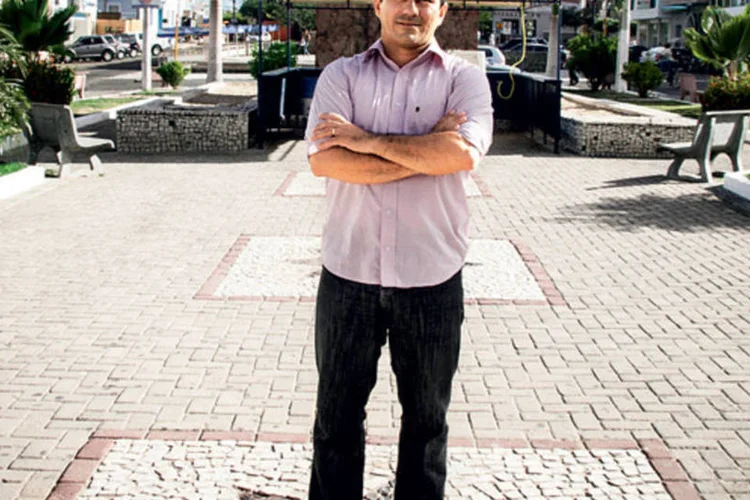 Luciano Oséas, 36 anos, em Currais Novos (RN): salário motivou a troca de Natal pelo interior (Canindé Soares)