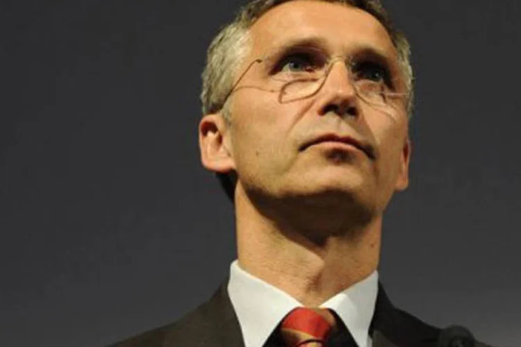 
	O primeiro-ministro Jens Stoltenberg, da Noruega, &quot;faz bico&quot; de taxista para conversar com os eleitores
 (Paul Hackett/AFP)