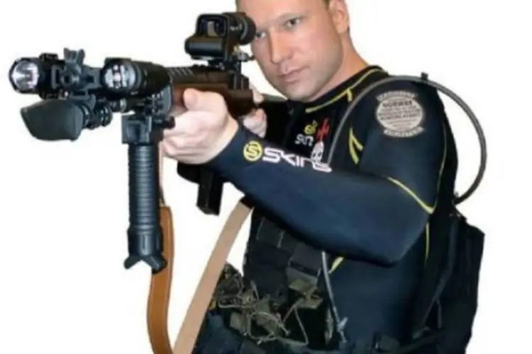 Breivik, de 32 anos, que cumpre prisão provisória, será julgado a partir do próximo dia 16 de abril (AFP)