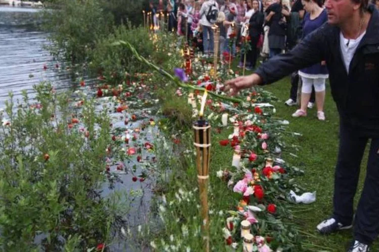 Noruegueses prestam homenagem a vitimas dos ataques (Getty Images)