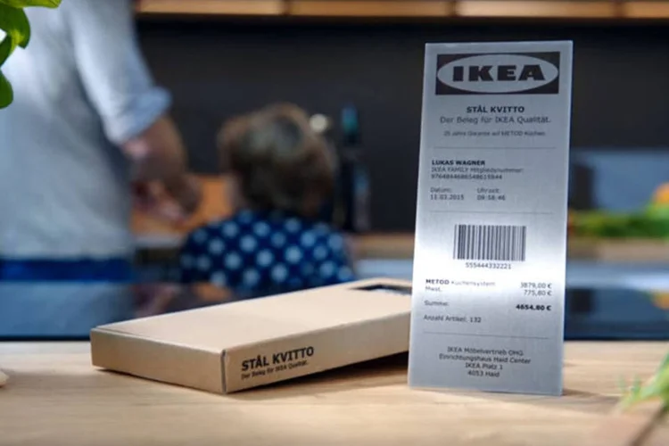 
	Nota fiscal de a&ccedil;o da Ikea: pensando numa maneira de mostrar que garante a qualidade e a durabilidade de seus m&oacute;veis, a sueca Ikea teve uma ideia no m&iacute;nimo inusitada
 (Reprodução/ Youtube)