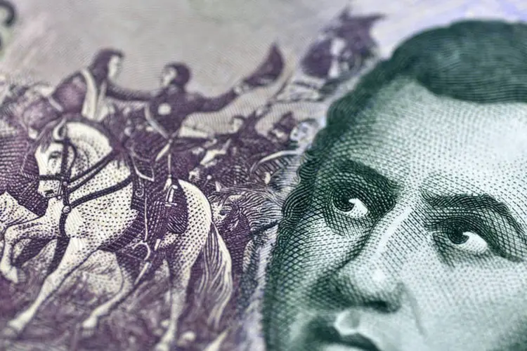 Nota de cinco pesos argentinos: projeto quer mirar no bolso das empresas (Diego Giudice/Bloomberg)