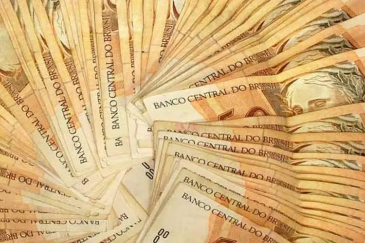 
	Notas de cinquenta reais: o Banco Central reduziu a estimativa de crescimento da economia brasileira este ano para 1,6%
 (Stock Exchange)