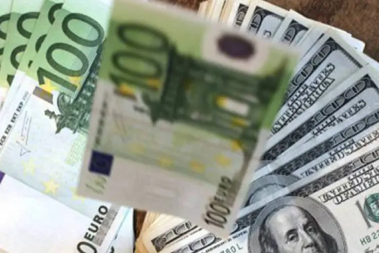 Às 8h35 (de Brasília), o euro era negociado em US$ 1,3130 ante US$ 1,3152 ontem (©AFP/Archivos / Thomas Coex)