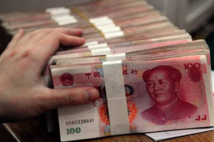 Imagem de arquivo: perda da moeda se deu em parte refletindo a desaceleração da economia chinesa e a pressão sobre as exportações devido à guerra tarifária com os Estados Unidos (Arquivo/AFP)