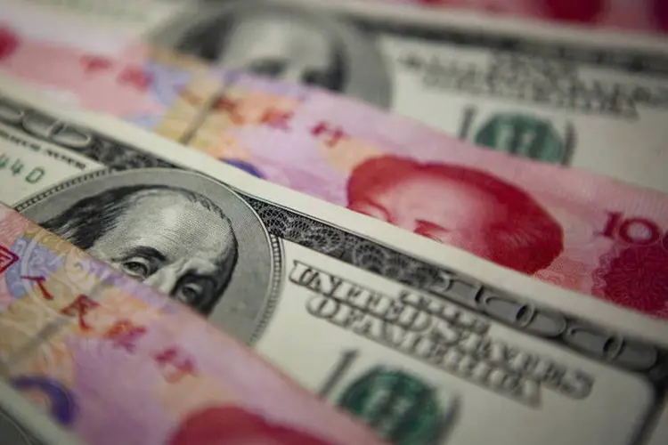 
	Desvaloriza&ccedil;&atilde;o do yuan sobre o d&oacute;lar pode ajudar setor manufatureiro do pa&iacute;s, mas donos de f&aacute;bricas dizem que a medida pouco afetar&aacute; desafios maiores
 (Nelson Ching/Bloomberg)