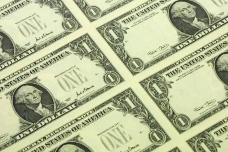 O dólar fechou a segunda-feira com queda de 0,27% (Alex Wong/Getty Images)