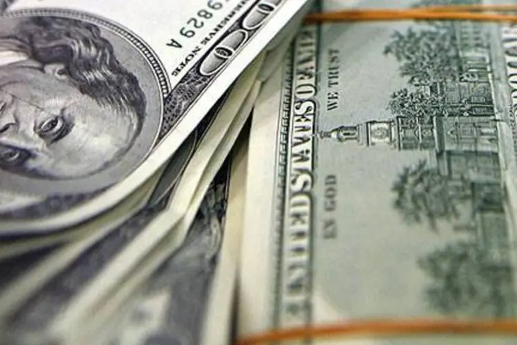 
	D&oacute;lar: &agrave;s 12h14, a moeda norte-americana avan&ccedil;ava 1,38%, a 2,4164 reais na venda
 (AFP)