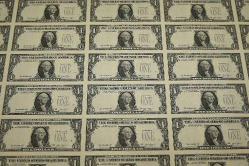 Dólar cai 1,65% e se aproxima de R$ 3,45