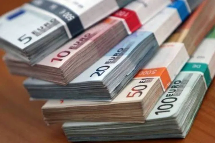 A zona do euro registrou um superávit comercial de 21,2 bilhões de euros em julho, depois do excedente de 16,7 bilhões em junho (AFP)