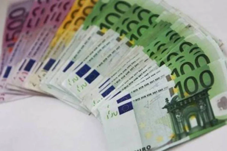 Os juros pagos pelos bônus da dívida italiana a dez anos superaram de novo os 7%, a 7,025% (AFP)