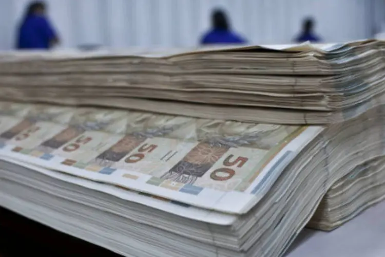 
	Pilhas de notas de 50 reais na Casa da Moeda
 (Dado Galdieri/Bloomberg)