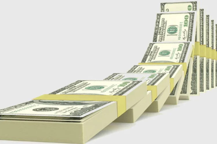 
	&Agrave;s 10h53, a moeda norte-americana avan&ccedil;ava 0,47 por cento, a 2,7544 reais na venda
 (FreeImage)