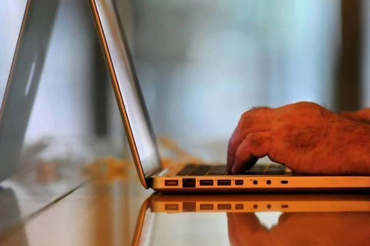 
	Internet sem fio: o custo inicial do servi&ccedil;o foi calculado em R$ 45 milh&otilde;es para tr&ecirc;s anos
 (Frederic J. Brown/AFP)