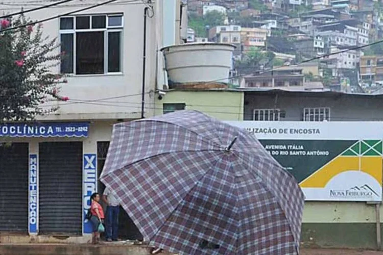 Movimentação nas ruas de Nova Friburgo, na região serrana do Rio de Janeiro (Valter Campanato/AGÊNCIA BRASIL)