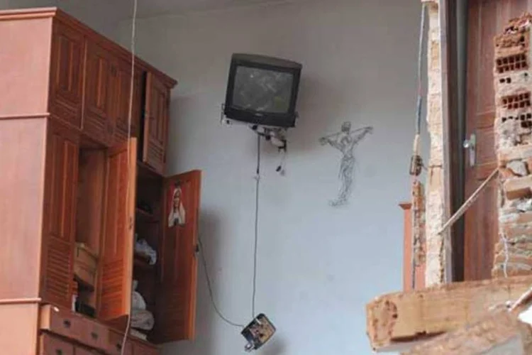 Casa destruída em Nova Friburgo, no Rio de Janeiro, após as enchentes (Valter Campanato/AGÊNCIA BRASIL)