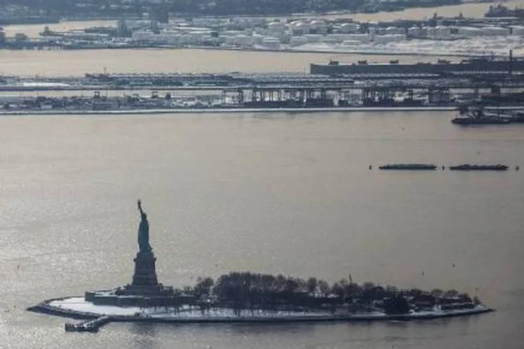 
	Nova York: o acidente aconteceu na cidade de Westchester, pr&oacute;ximo a uma escola
 (Andrew Burton/AFP)