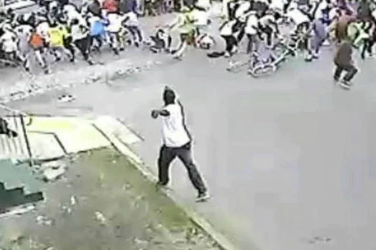 Os crimes violentos em Nova Orleans estão acima da média nacional em pesquisas do FBI. Uma pesquisa de residentes em 2010 descobriu o crime ser a maior preocupação (REUTERS/NOPD8th/Handout via Reuters)