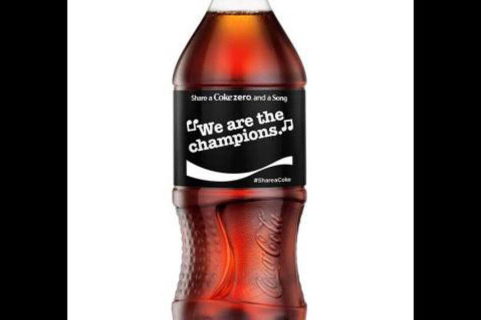 Coca lança embalagens com mais de 70 trechos de músicas