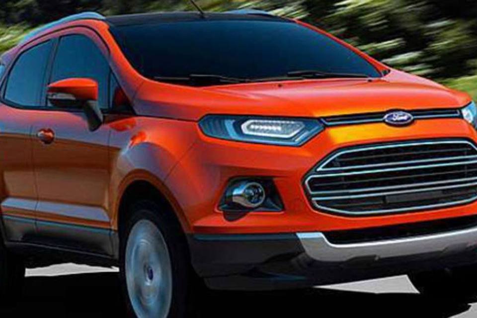 Ford coloca EcoSport Parade em guindaste para promover carro
