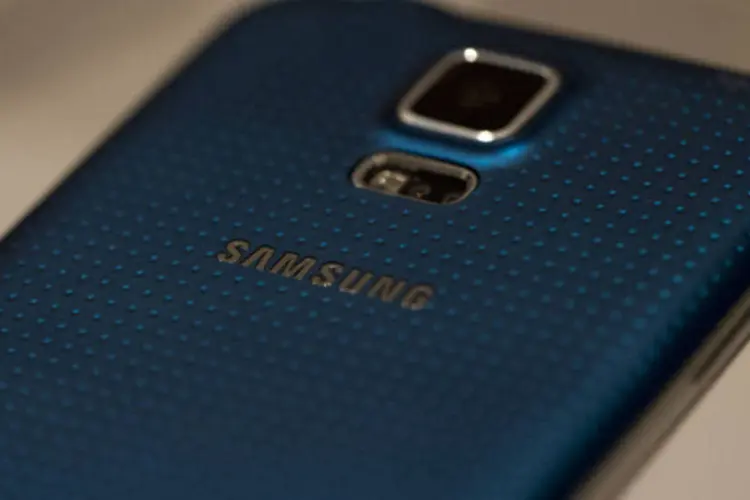 
	Novo smartphone Galaxy S5, da Samsung: o segundo julgamento nos EUA entre as duas maiores fabricantes de smartphones do mundo segue a batalhas legais em quatro continentes
 (Angel Navarette/Bloomberg)